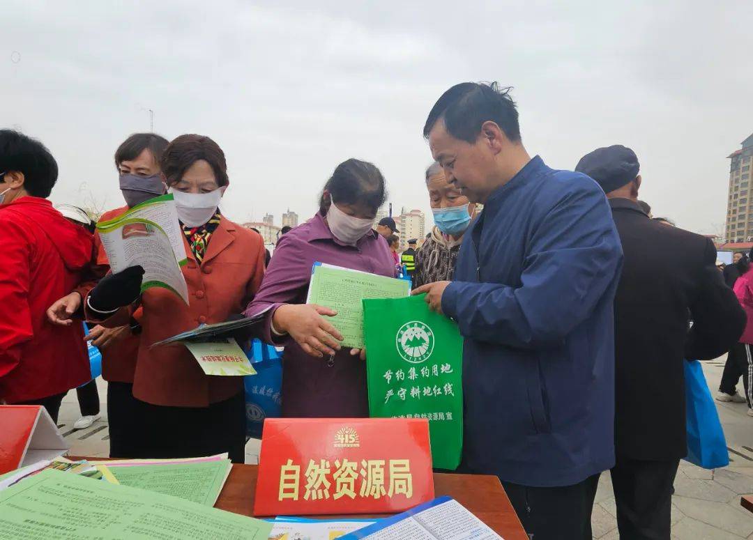 三抓三促行动进行时县自然资源局开展415国家安全教育日法律法规宣传