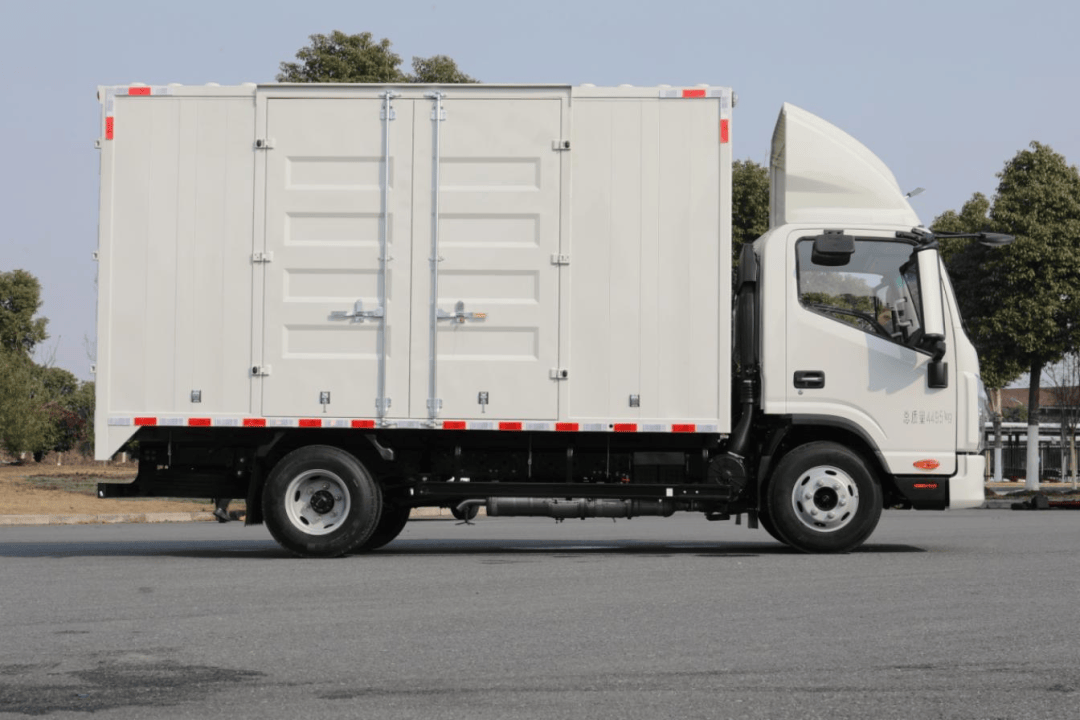 5冠军版产自江淮1卡高端与纯电动轻卡生产基地,生产过程精益求精,出厂