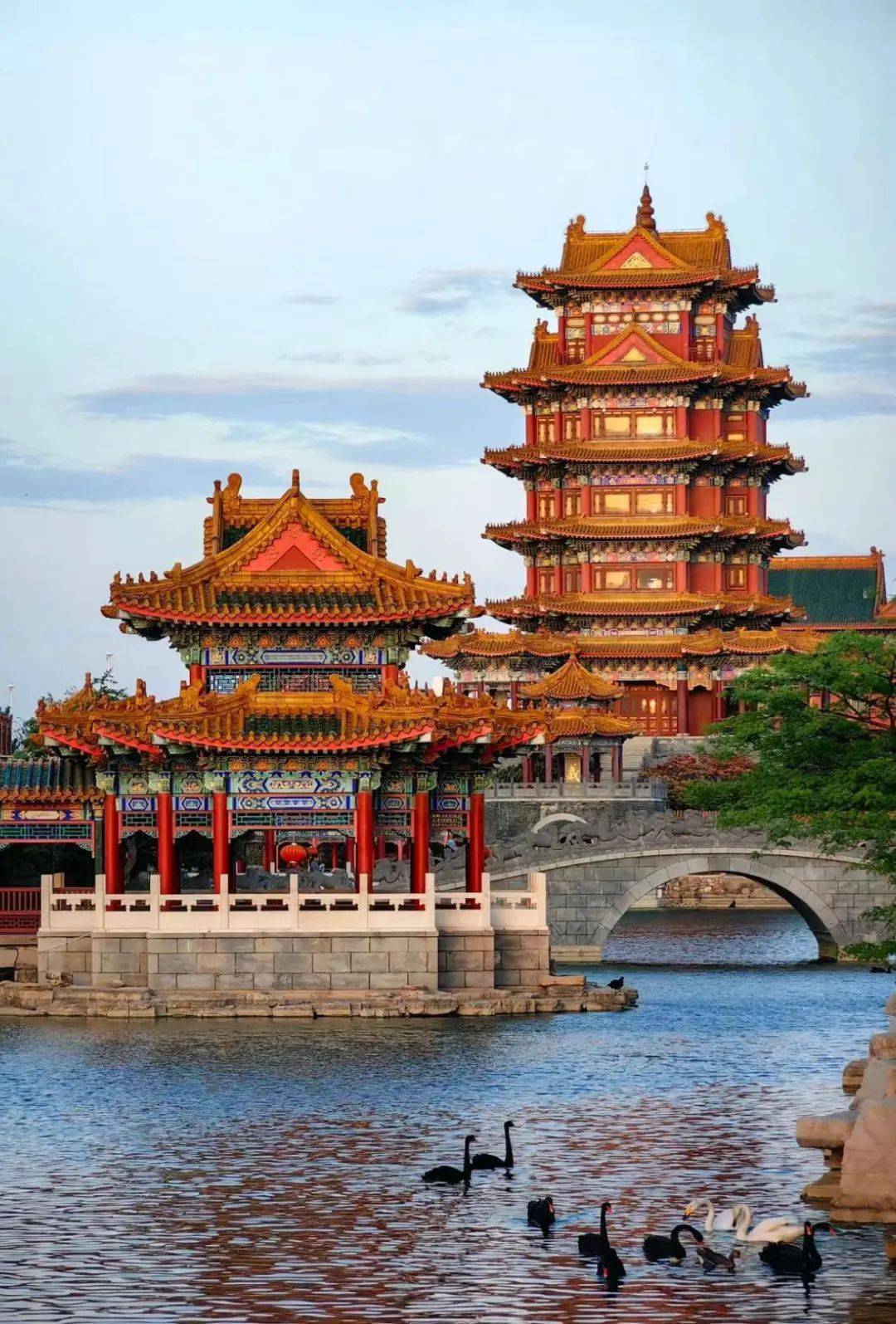 与黄鹤楼岳阳楼滕王阁并称为中国四大名楼偌大的古建筑穿越千年
