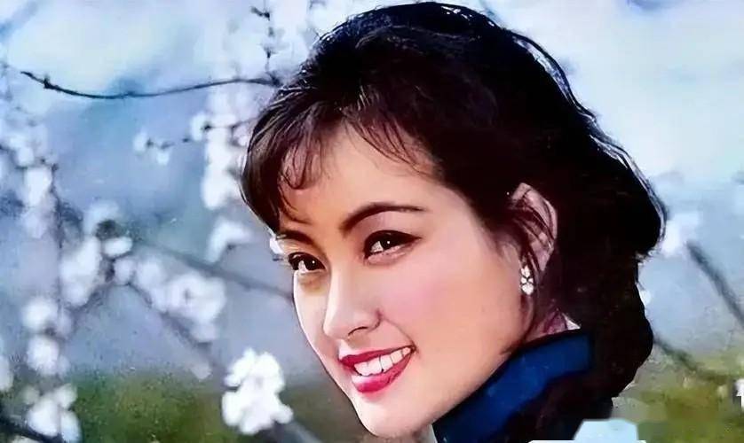 不老女神真实现状眼皮耷拉面部僵硬不老是假活在过去是真
