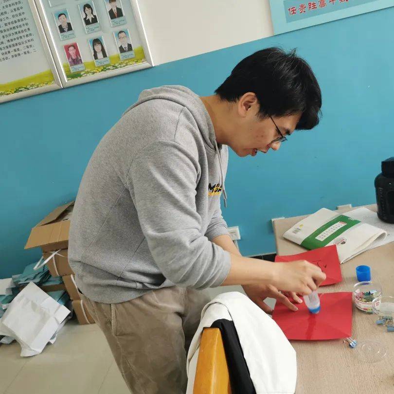 社科大第25届研究生支教团携手博湖县高级中学团委开展高三寄语活动