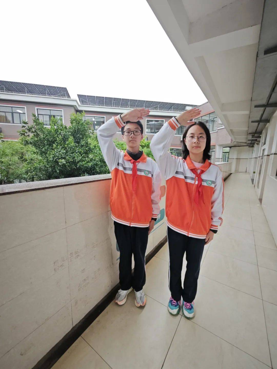 至诚升旗仪式共筑国家安全之盾奉二头桥联合中学奉二校区第9周升旗