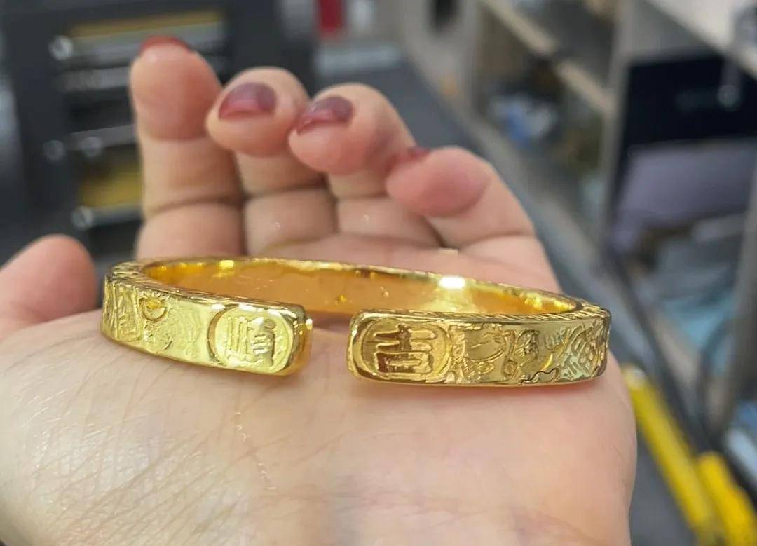 浙江老板忙疯!有人"一次省下1万元."_加工_黄金_门店