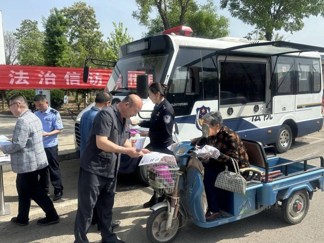 石横镇普法宣传赶大集服务群众零距离