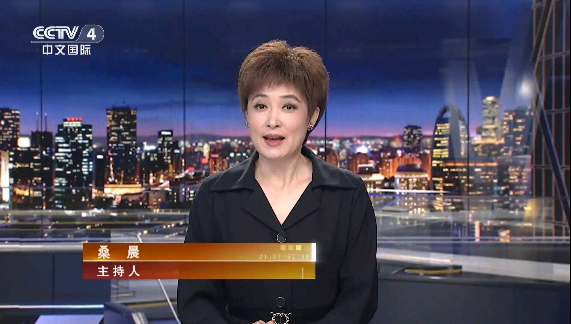 《海峡两岸》:尹乃菁时隔多年回归,还记得她在观众心口撒的盐吗?