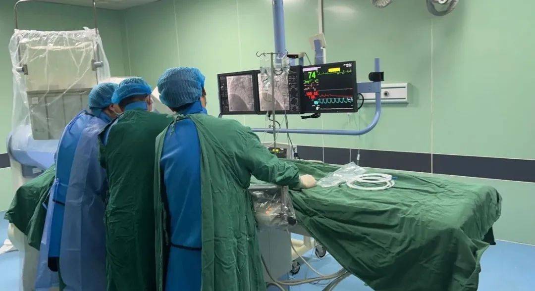 急诊科立刻联系心血管内科一病区李光普副主任医师,宋晓飞主治医师