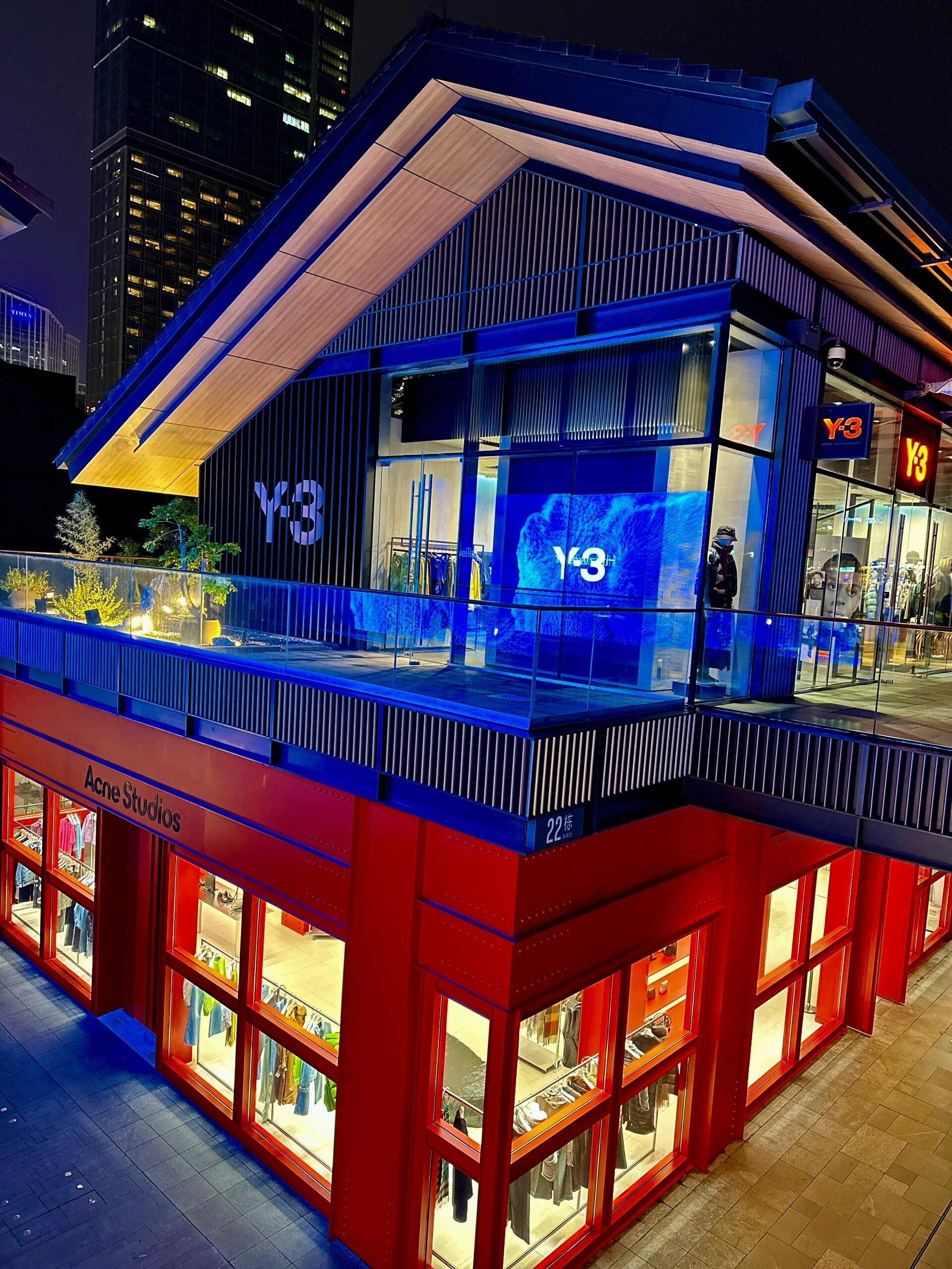 忠县有各类酒店和民宿供游客选择,交通便利,高铁,高速公路连接周边
