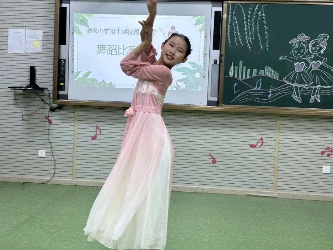 檀枫校区举行第十届艺术节舞蹈小明星比赛