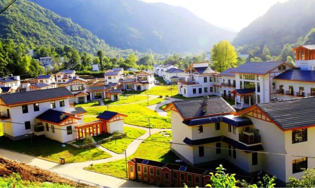 随处可见传统文化符号,村内的古树,古道,古宅,古泉等建筑,成为吸引游