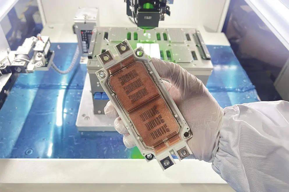 图为利用超声波技术加工的半导体模块