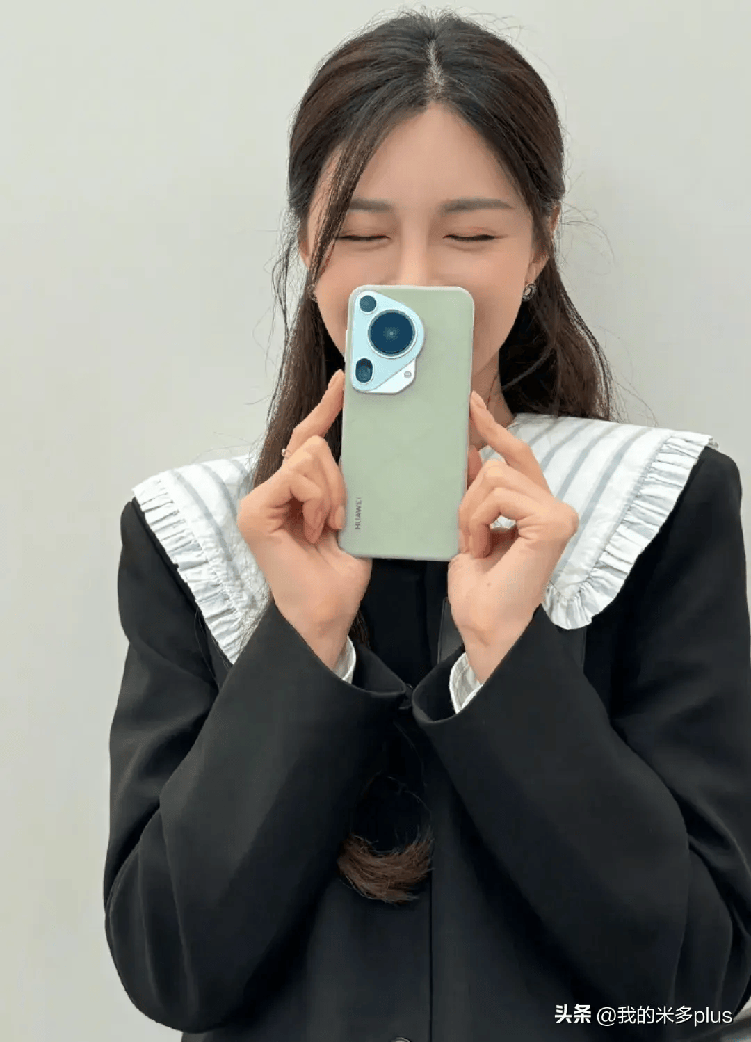 沈梦辰和老公排队买华为,杜海涛胖回180斤,小两口牵手恩爱十足