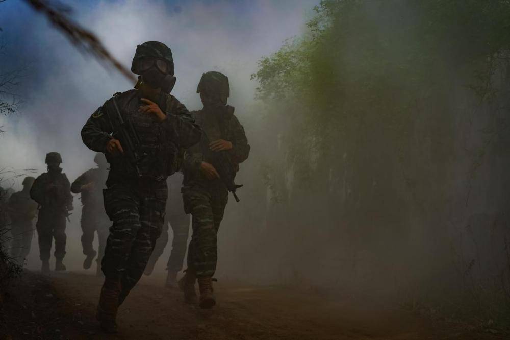 直击武警特战队员多课目实战化训练现场