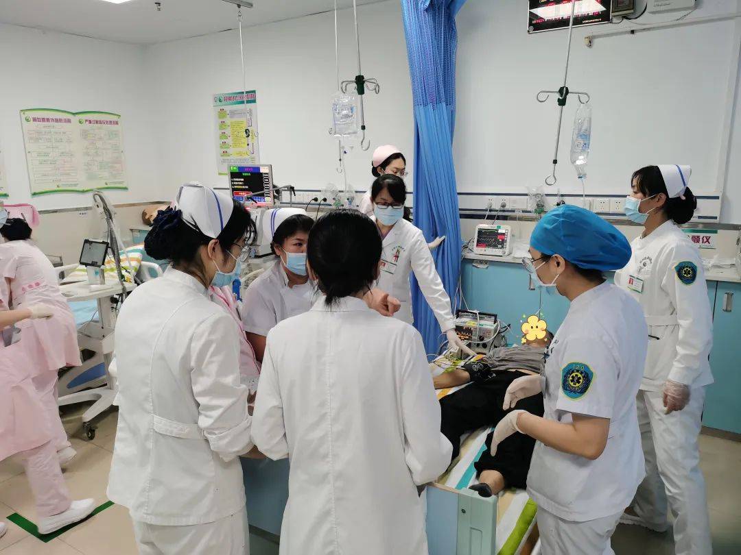 惊险!我院院前急救上演"生死时速",接连成功抢救三个心脏骤停患者
