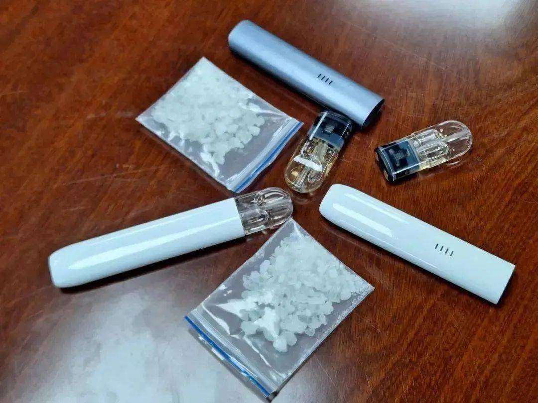 吸食依托咪酯后,男子驾车连撞多车……_禁毒_蔡某_危害