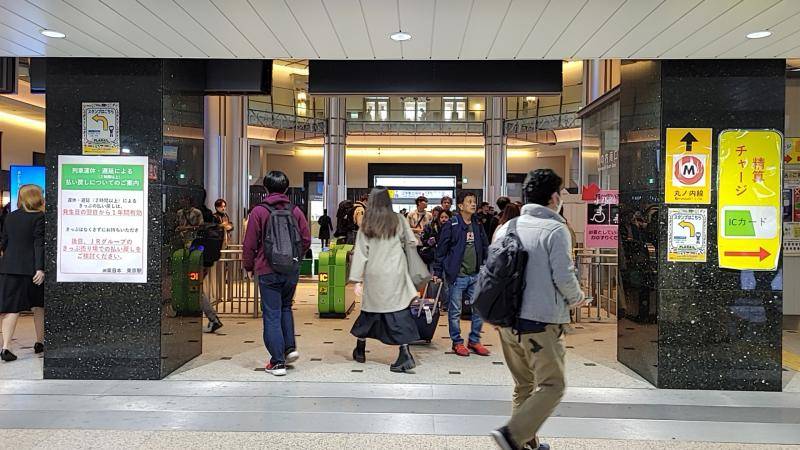 “LV店里都是中国人！”日元贬值下，海外游客涌入“扫货”