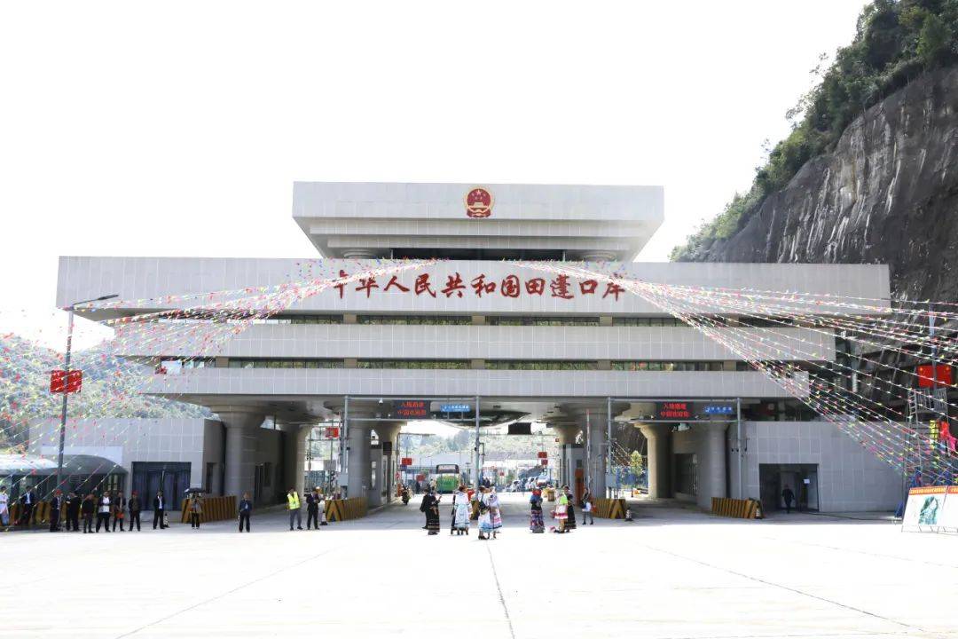 田蓬口岸作为老挝国家级经济特区,也是中国在老挝唯一的境外经贸合作