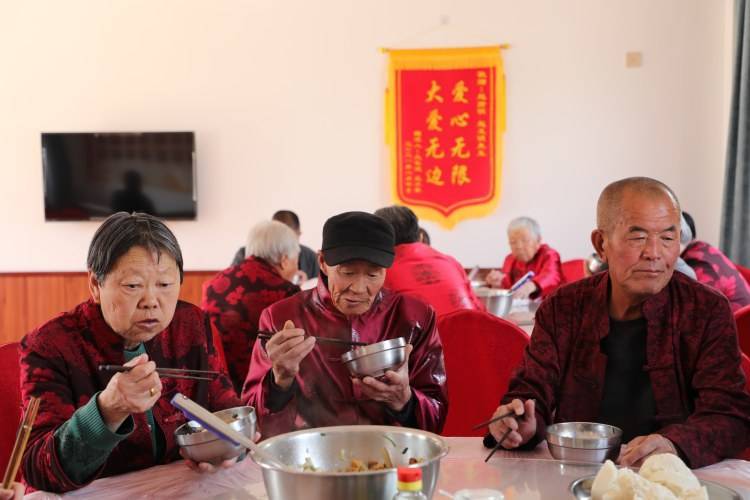 陕西榆林榆阳区:养老不离村 托起老年人"稳稳的幸福"