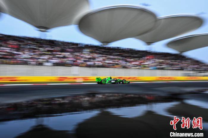 F1中国大奖赛排位赛：红牛车队包揽头排 周冠宇止步Q1