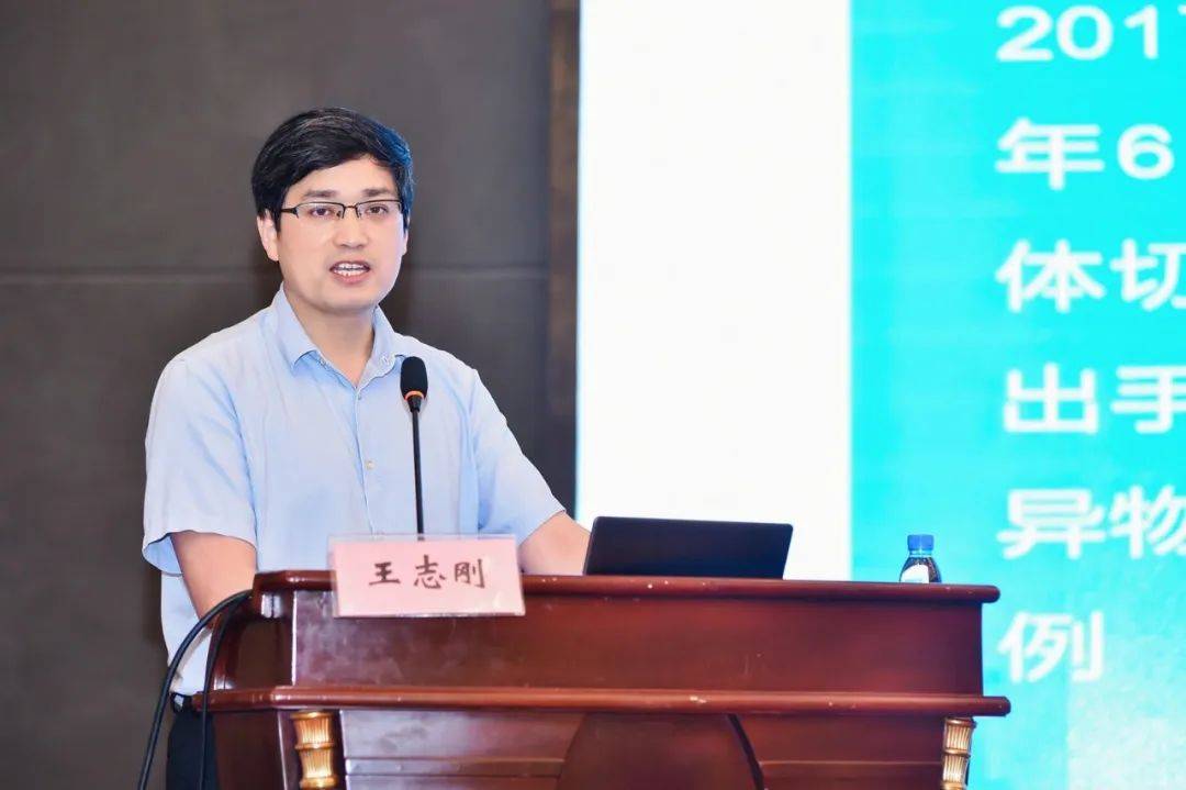 安徽省眼科学会前任主任委员,安徽理工大学第一附属医院方严教授,安徽