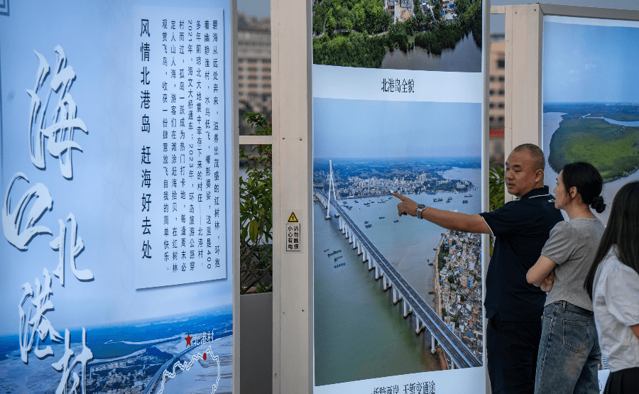 原创组图 | 夜色中更显绚丽——2024年海南环岛旅游公路和美乡村图片