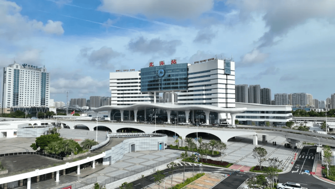 开行每半小时有一趟南宁至钦州车程仅33分钟均有动车直达钦州东站区内