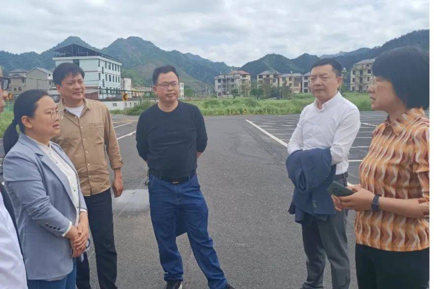 4月16日至18日,原衢州师范学校校长彭瑞方到开化县第三初级中学,开化