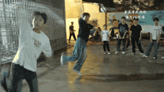 pk现场这晚,彭望龙还做了回裁判,队伍里的林焕新跟洁凯两人正在比赛.