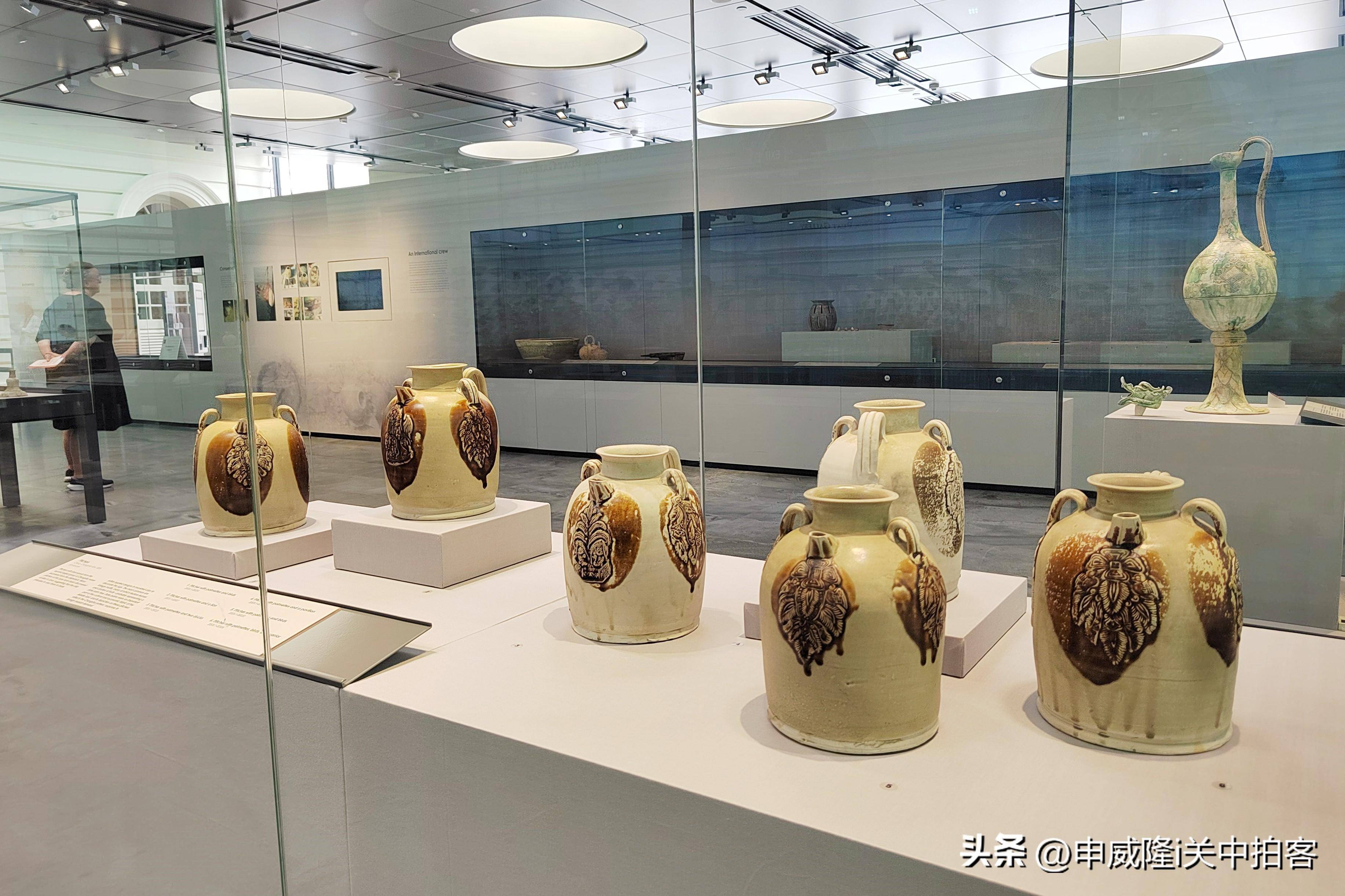 新加坡:欣赏唐代"黑石号"沉船出水文物