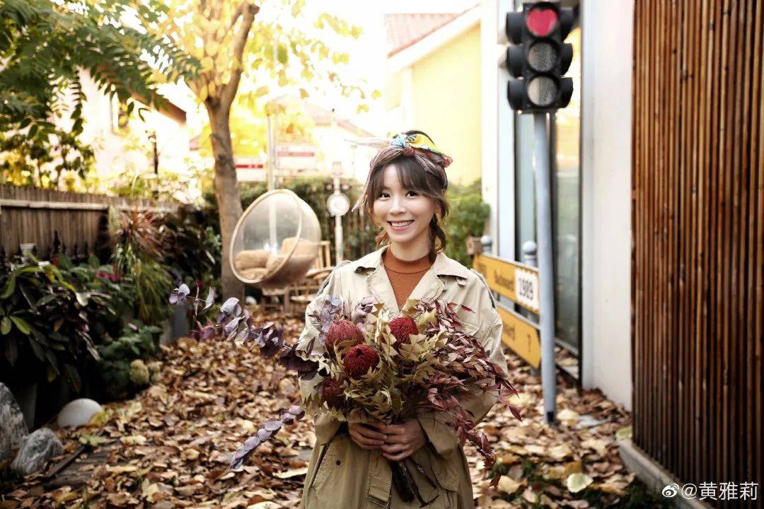 曝光:没工作没积蓄,住5﹐三室一厅,被300万人羡慕_黄雅莉_生活_房车