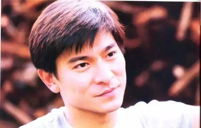 1996年前后正是四大天王最红火的时期,许美静一张专辑销量打败刘德华.