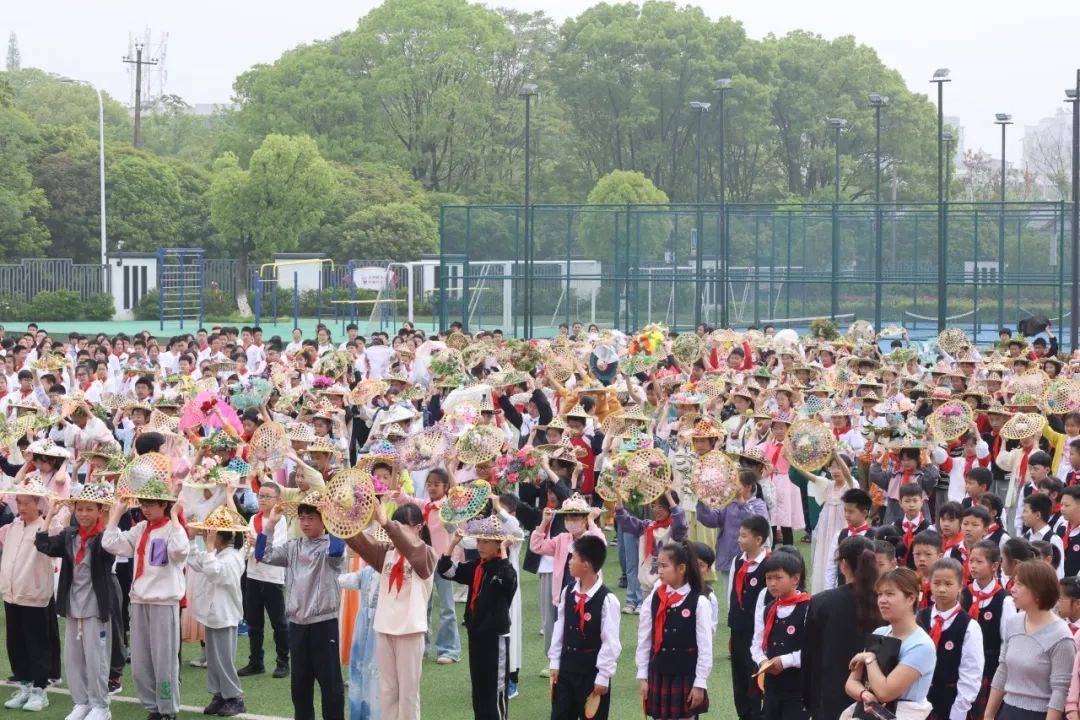 鹿鸣小学正大门图片图片