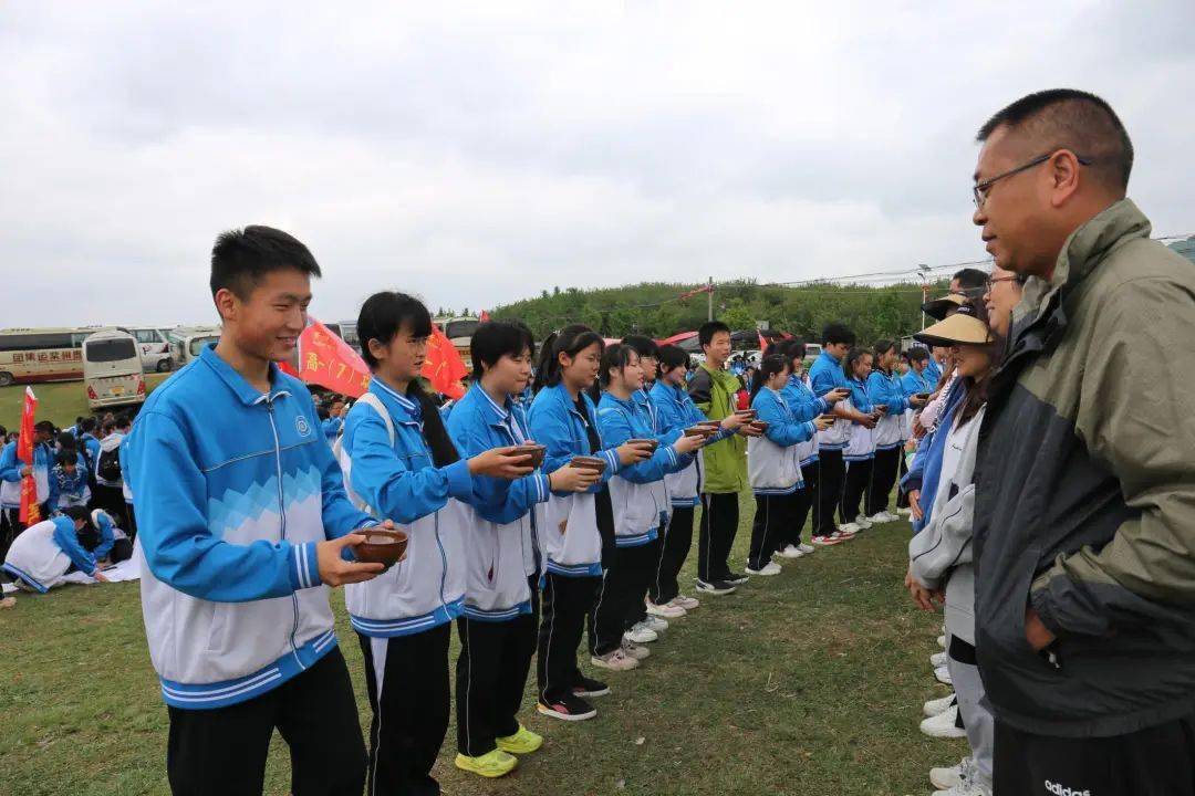 安顺市民族中学开展"茶文化"研学活动