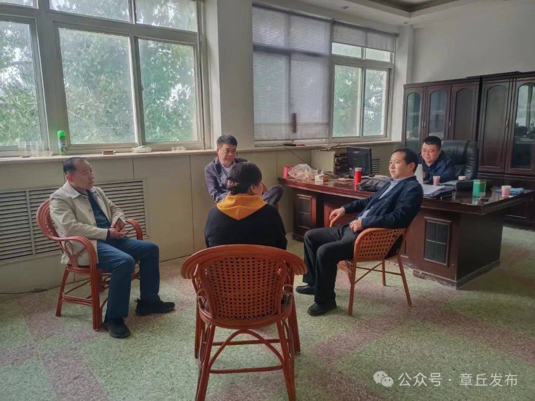 面对这项艰巨任务,程亮主动靠前,毅然决然接受.