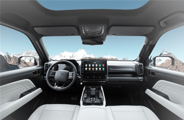 值得一提的是,该车提供了at胎(265/60 r18),车顶平台,侧梯等适用于