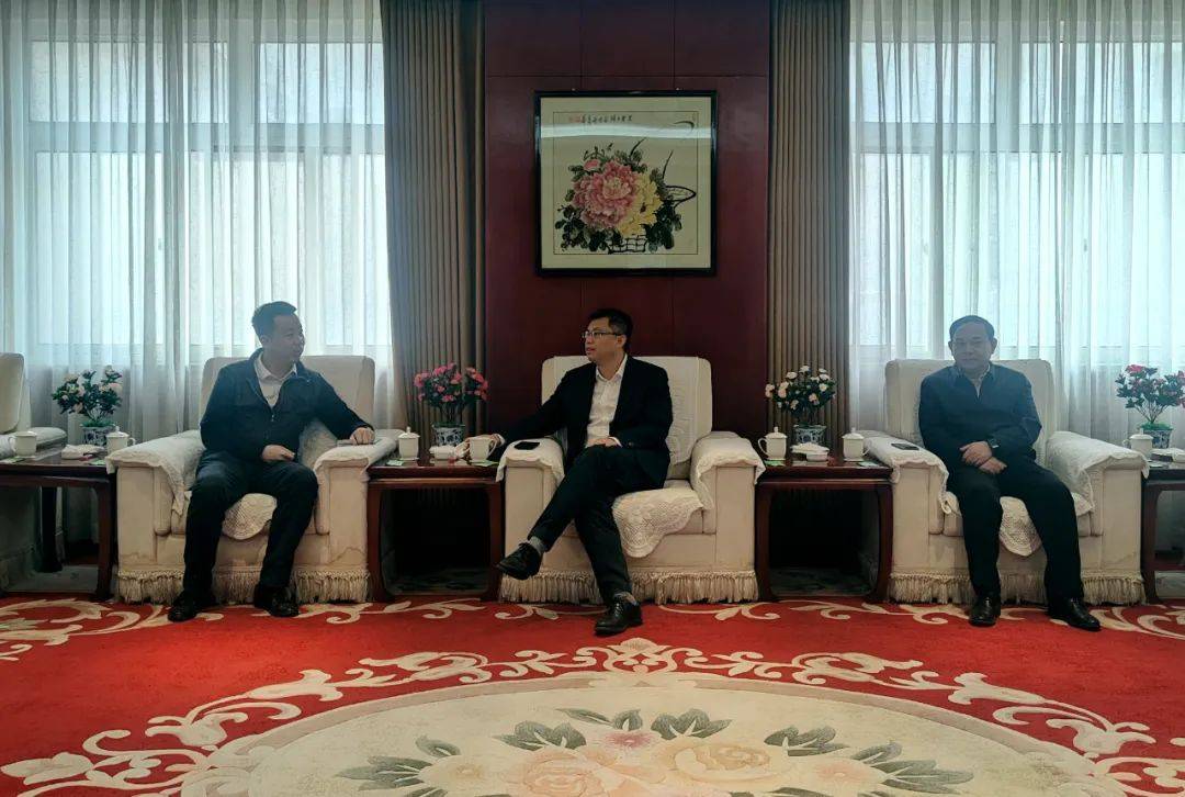 市长张平宗会见上海上阳集团,上海达尔威贸易有限公司副总经理王钰鑫