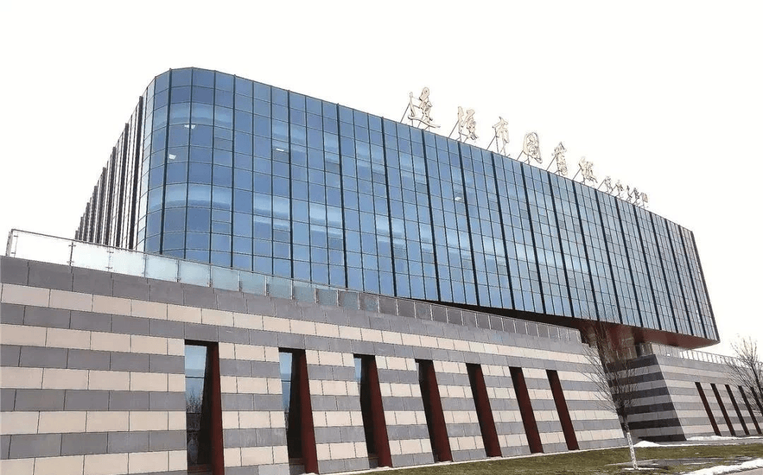 98具体地点:辽源市南部新城南仁东广场工作之余,来这里打开一本书