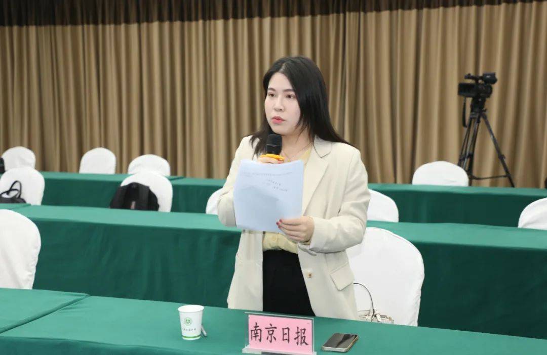 主持人陈晓曦:这个问题请芦昱副教授回答.