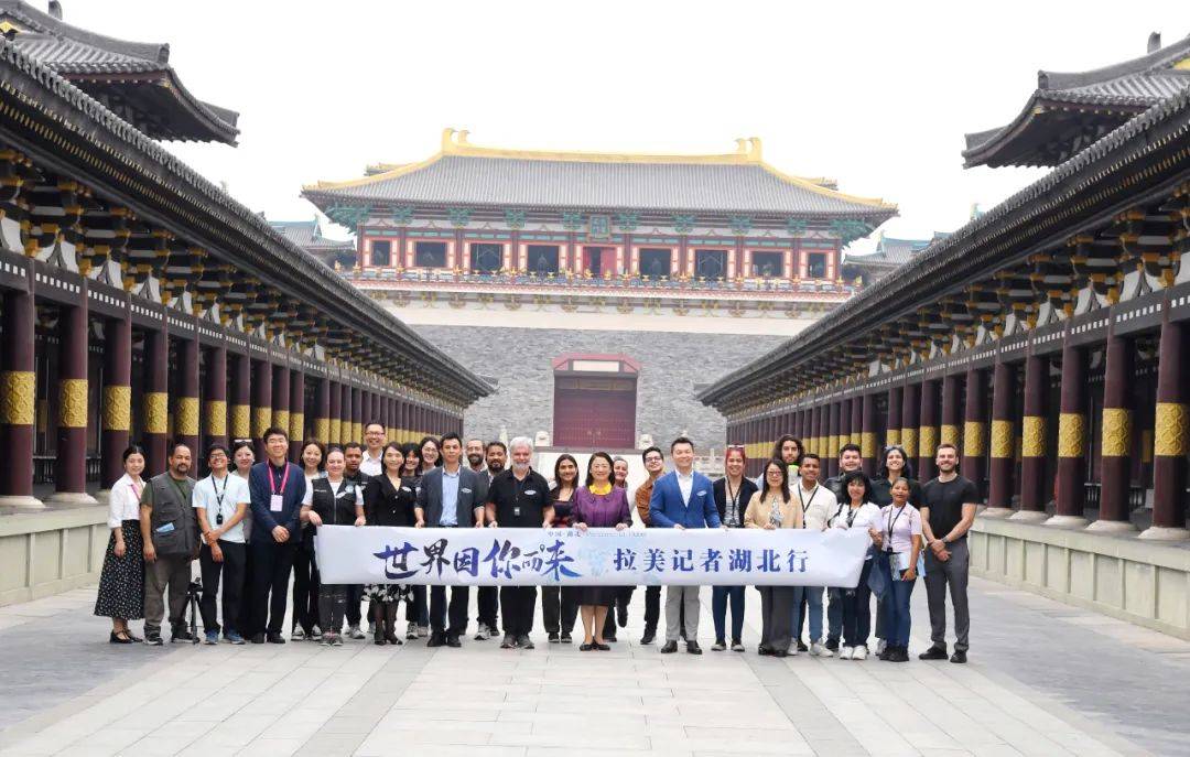 为全面宣介党的二十大精神,围绕"唱响中国机遇,弘扬构建人类命运共同