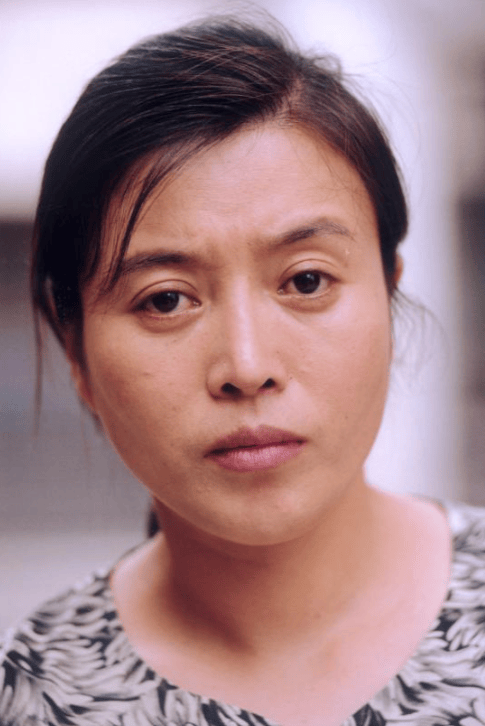 丁嘉丽女儿胡琳娜:被父母抛弃,遭叔叔虐待,带泪成长,36岁未婚
