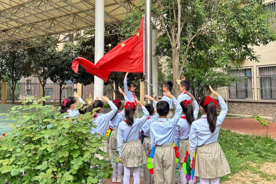 灞桥区黄河锦绣小学举行第九周升旗仪式