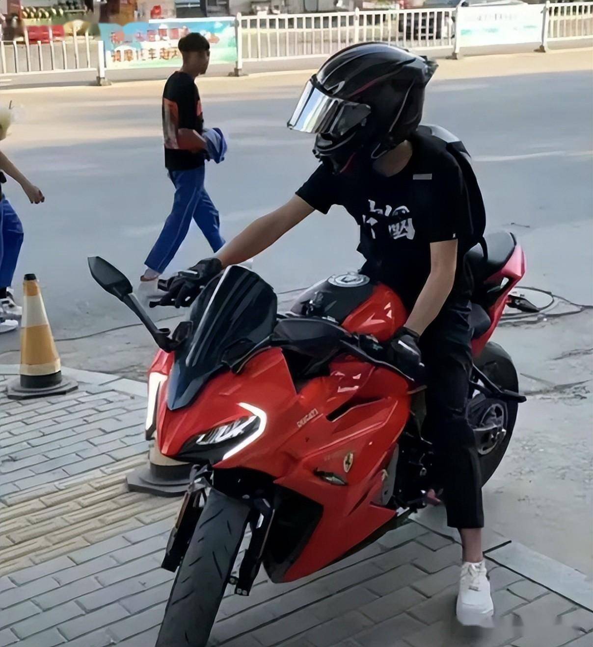 "机车四巨头":一年全没,生前曾数次违规驾驶,最大仅27岁