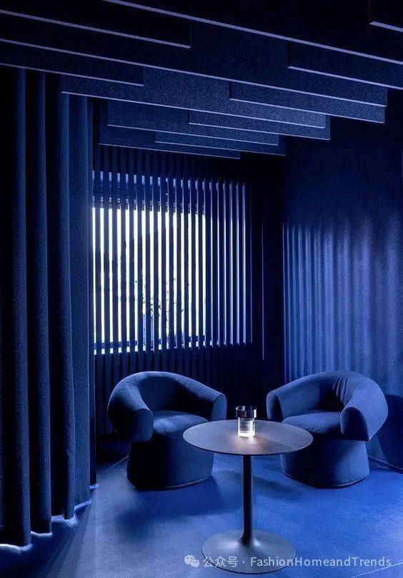 奢华气"黎明前的黑暗蓝"席卷家居空间#fashion色彩_课程表_深蓝色