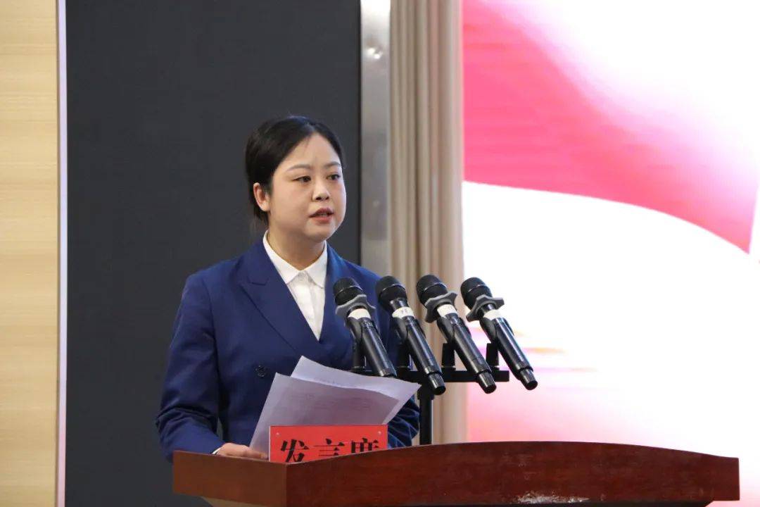 局长张四虎宣读倡议书向县二中,县职专,汉源初中,北川中学授西和县未