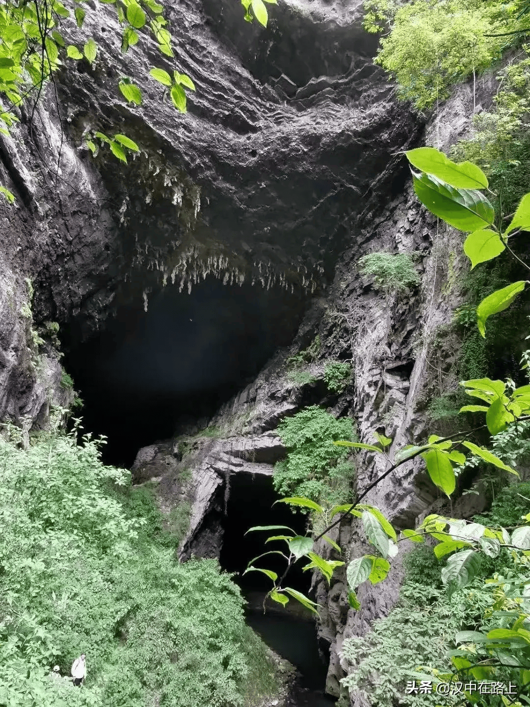 骆家坝回龙大峡谷图片