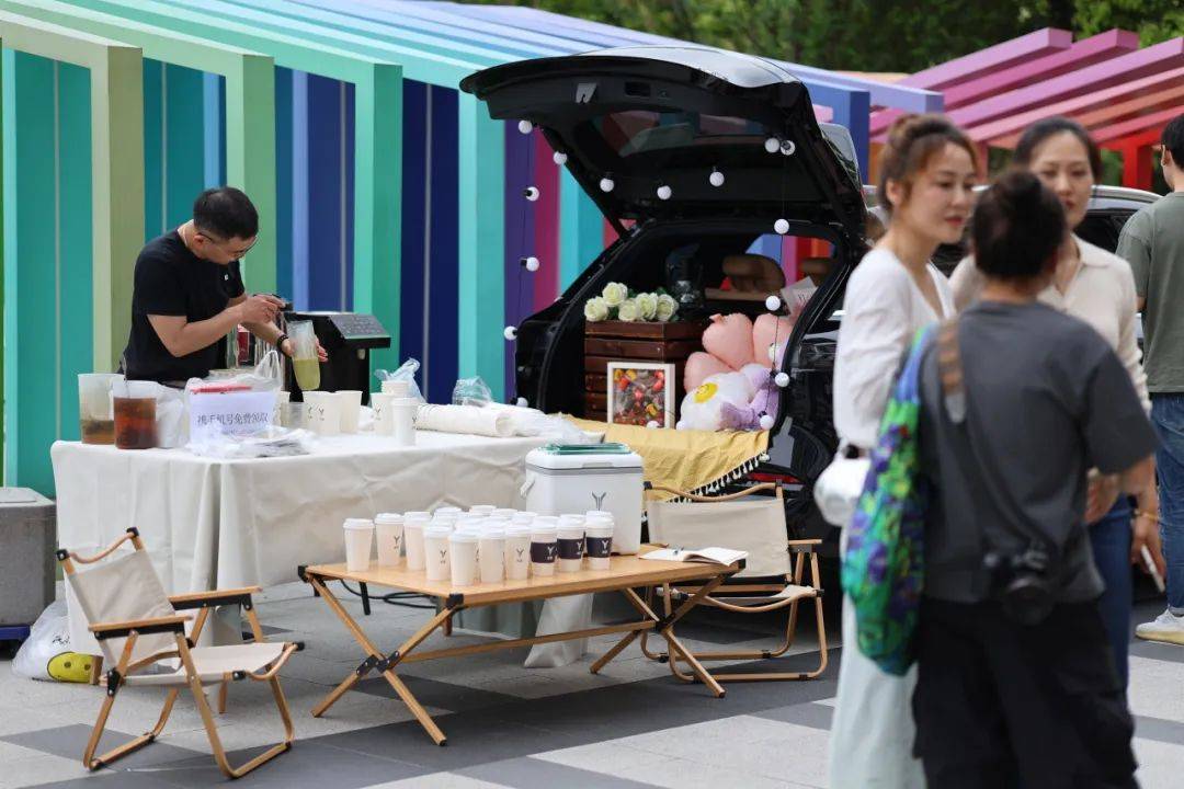 青年共富 | 西兴这场后备箱市集火爆出圈~_社区_摊位