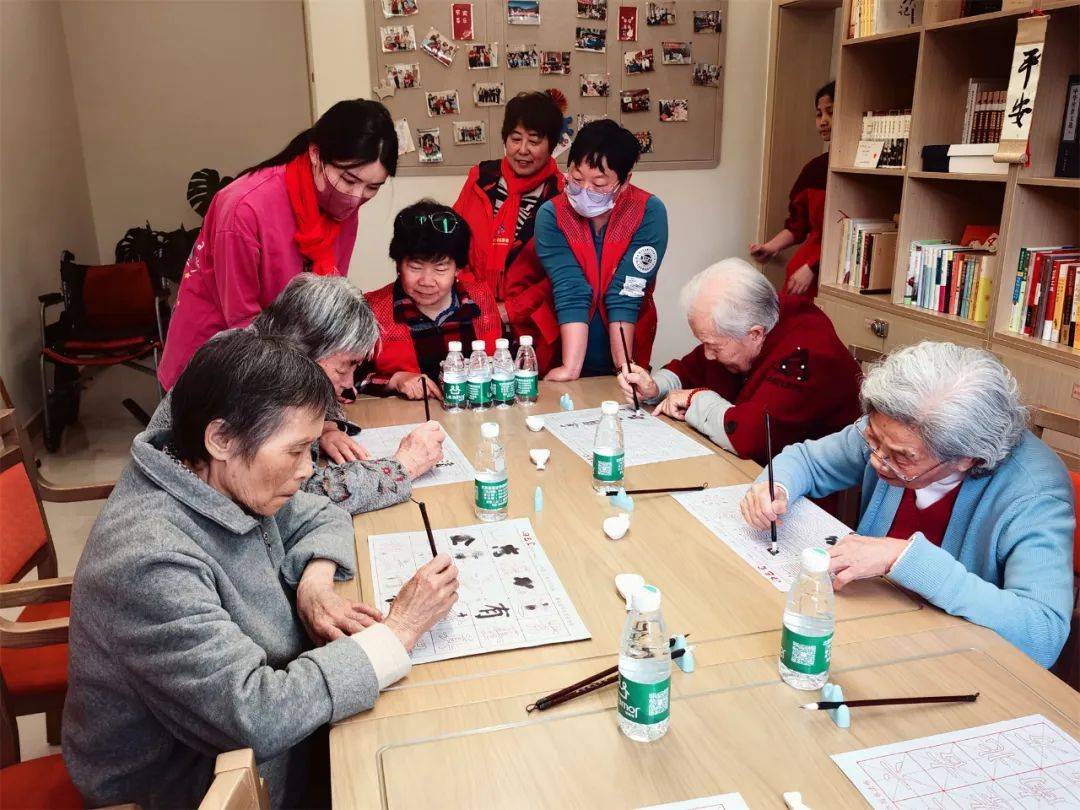 丰之芳华丨丰台区巾帼志愿"太阳花"服务队尊老敬老进"