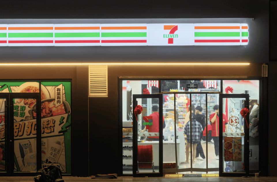 7-eleven在威海开店以来,不仅有效提高了广大市民和游客的消费便利