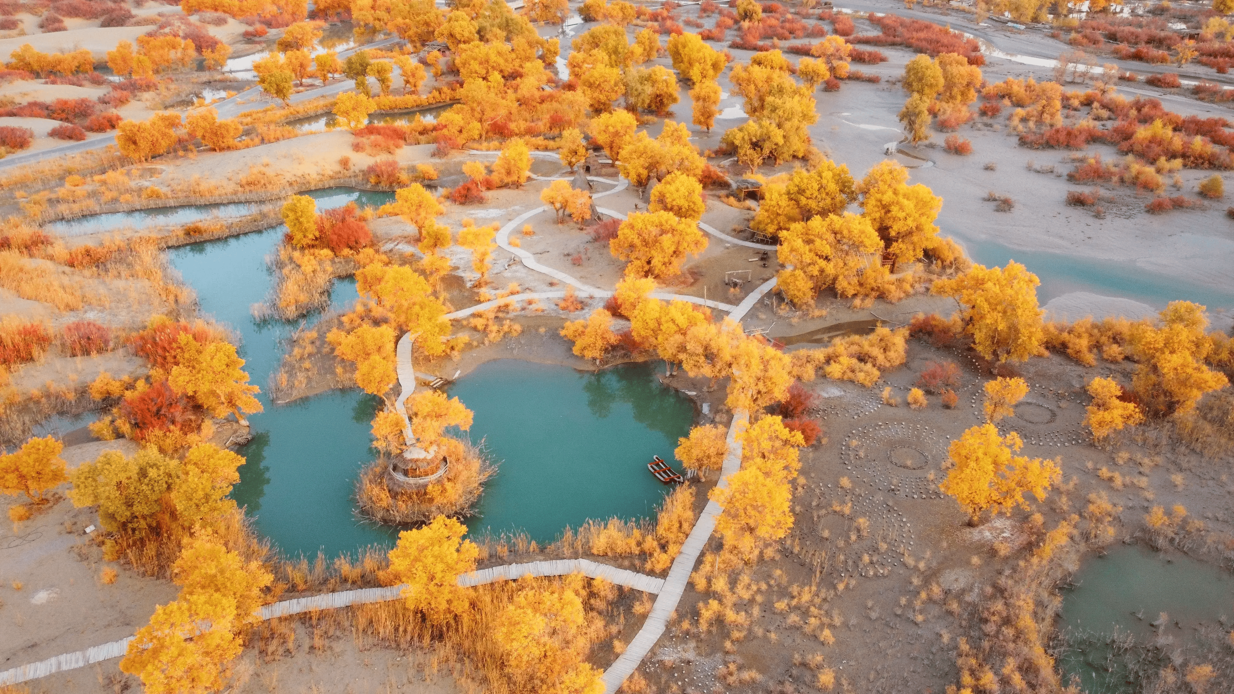 塔里木盆地,一部巨大无声的"地球天书".