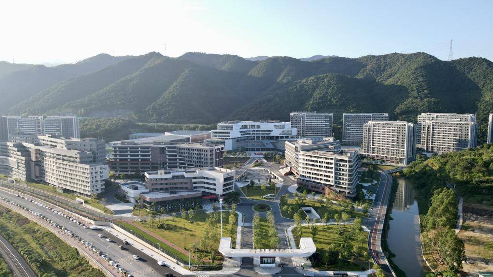 植根地方,写好应用型大学高质量发展新答卷 ——广州应用科技学院推进