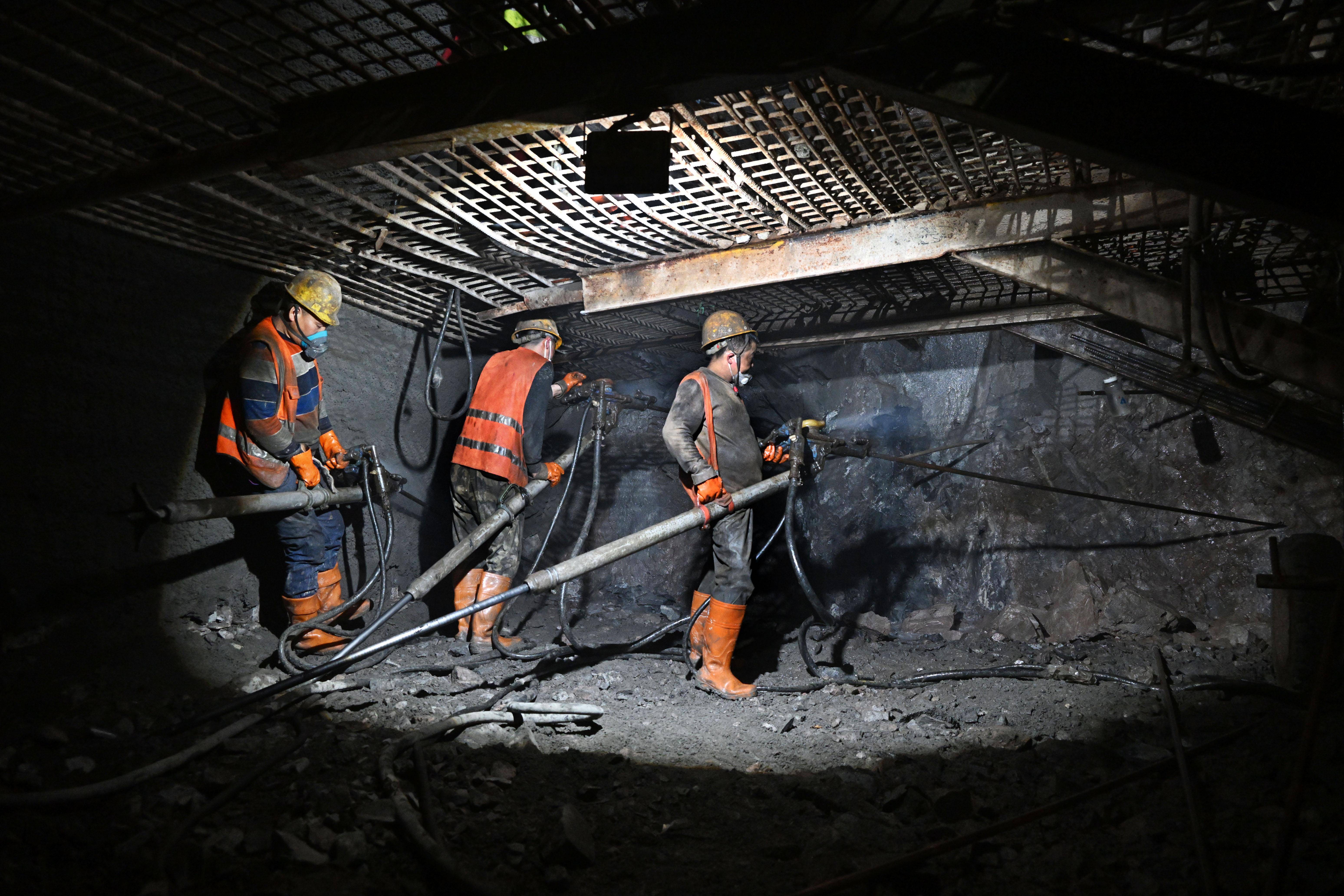 山东青岛:海底隧道施工忙